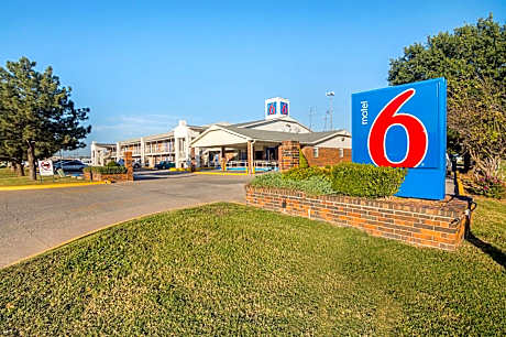 Motel 6-Lawton, OK
