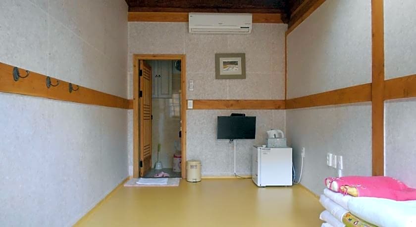 Happiness Full Hanok Guesthouse Jeonju
