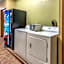 Econo Lodge Inn & Suites Newton