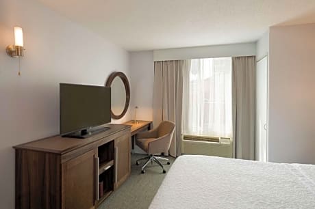 Premium Queen Room - Non-Smoking