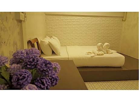 Deluxe Garden View - King Bed