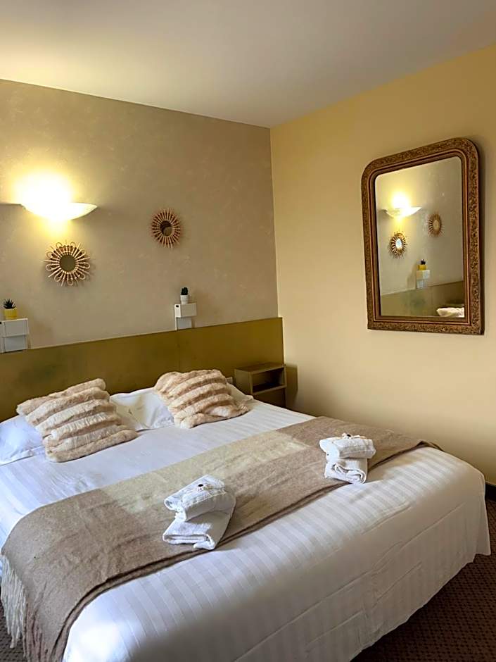 Logis Hôtels - Hôtel et Restaurant Le Lion d'Or