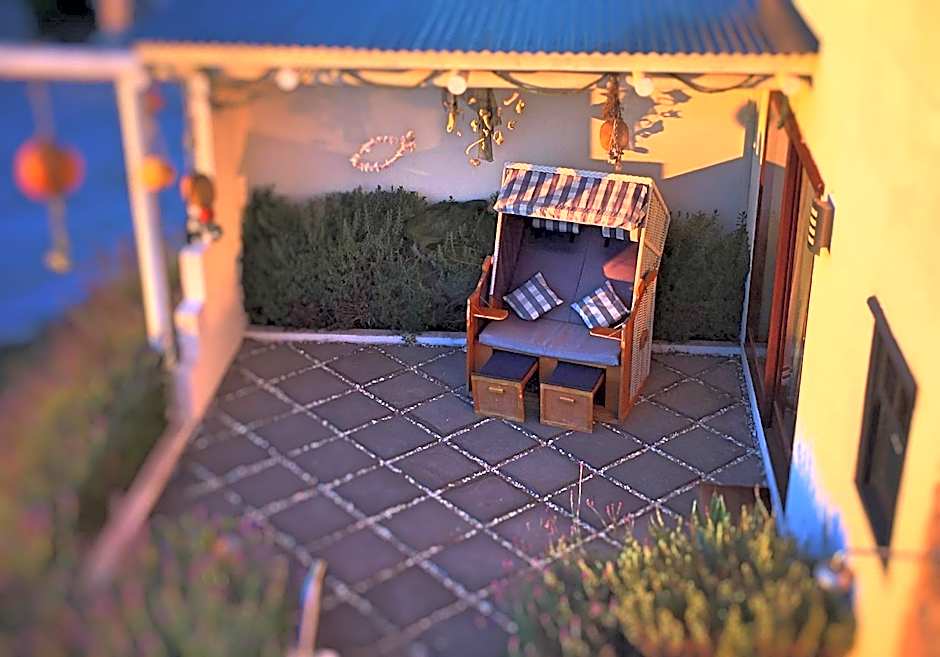 Farr Out Guest House