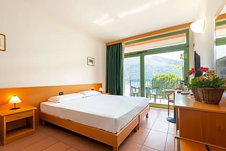 Triple Room with Lake View