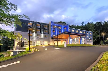 Holiday Inn Express & Suites Pittsfield-Lenox-Berkshires