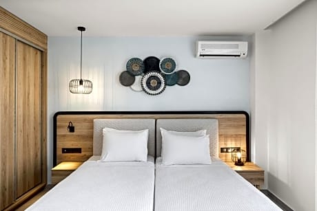 Superior Family Room Garden View