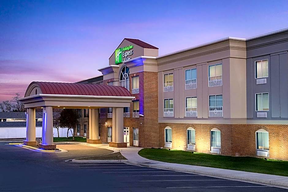 Holiday Inn Express & Suites Alexandria - Fort Belvoir By IHG