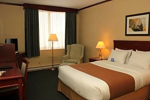 Travelodge Hotel by Wyndham Montreal Airport