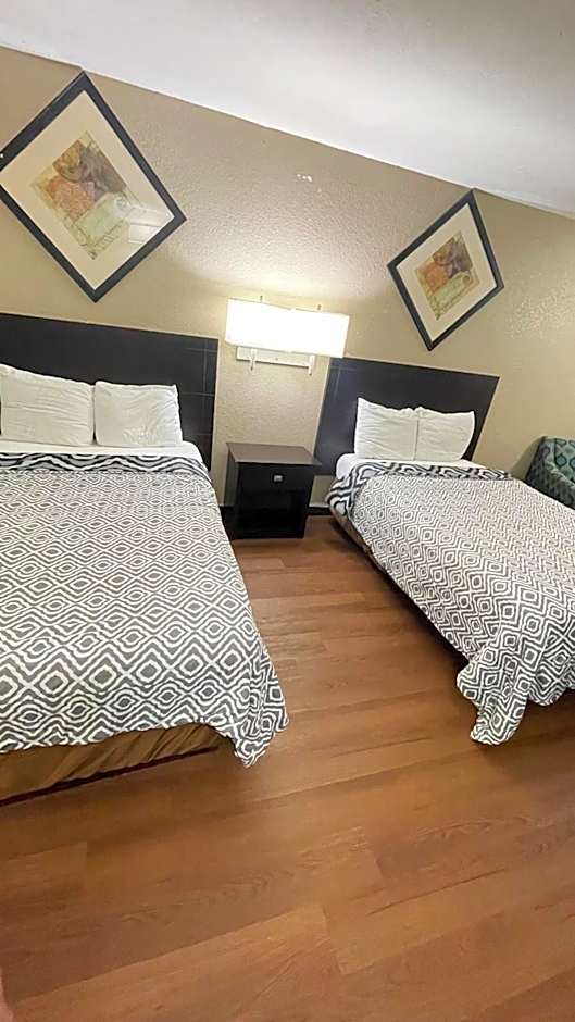 Pinckneyville Inn and Suites