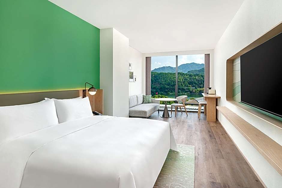 Foto 1 di 8 di Studio 1 King Bed, Mountain View