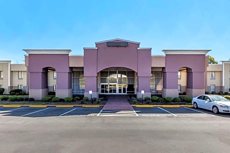 Quality Inn & Suites - Greensboro-High Point
