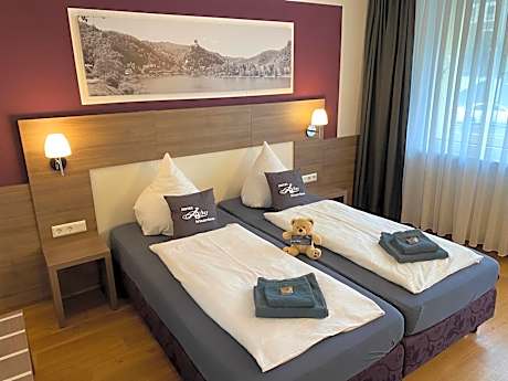 Quadruple Room with Balcony Mosel and Castle View