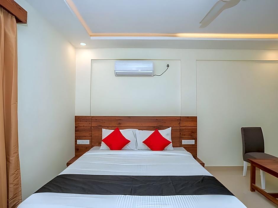 FabHotel Savi Inn - Nr. Mantri Square Mall