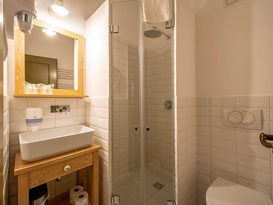 Berghi Hotel and Apartments