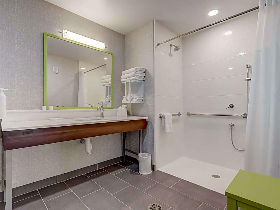 Hampton Inn & Suites Cincinnati Midtown Rookwood