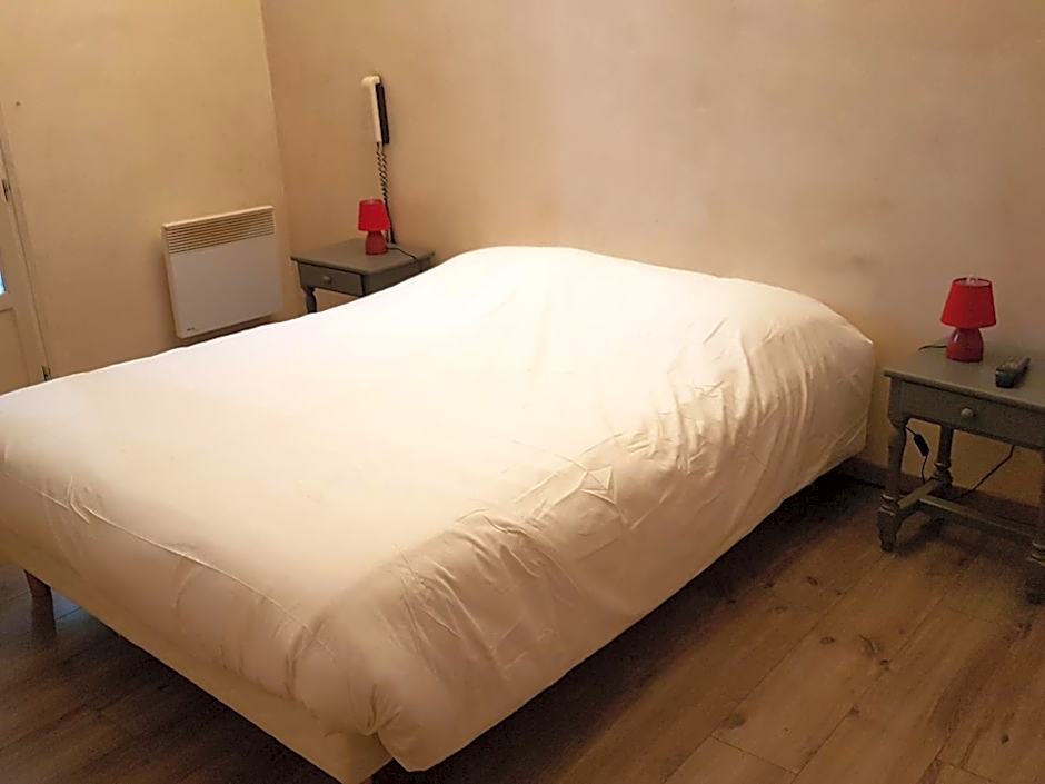 Photo 1 of 3 of Double Room