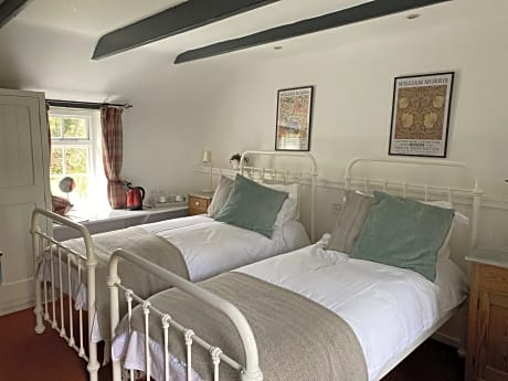 Standard Twin Room with Garden View
