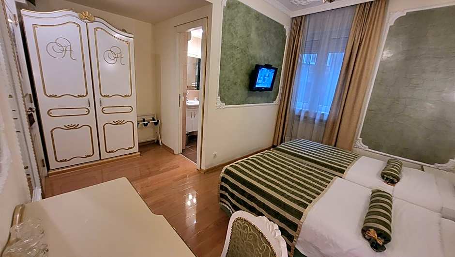 Queen's Astoria Design Hotel