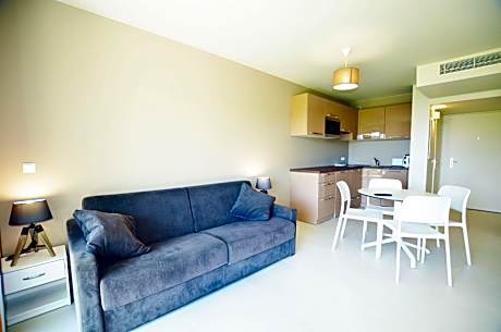 Apartment with garden terrace