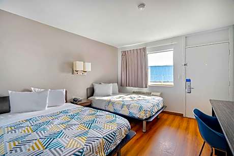 2 Full Beds | Non-Smoking, Micfridge