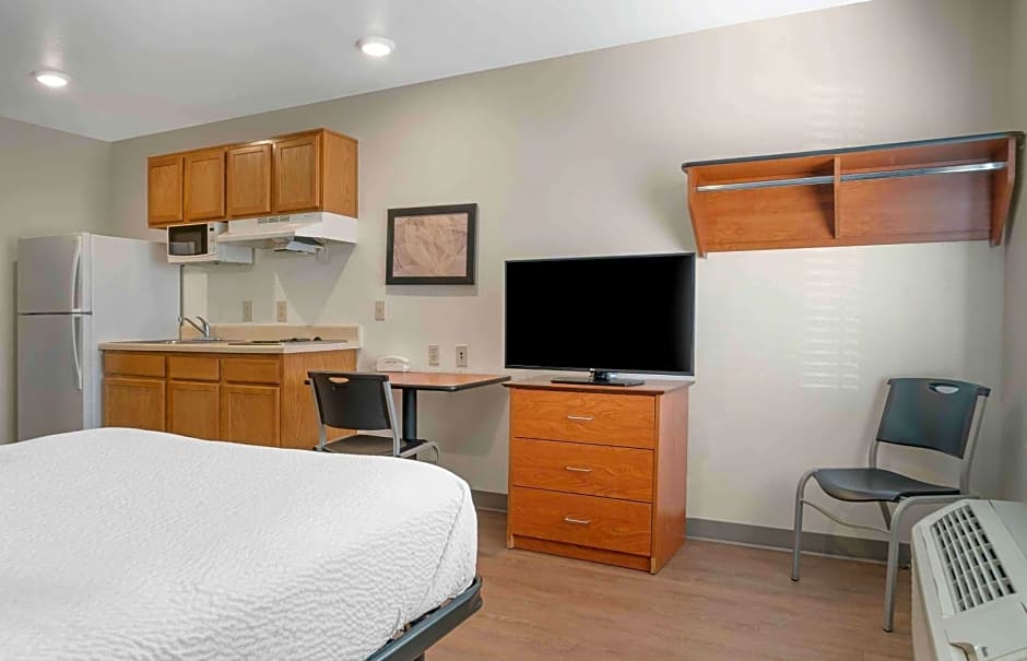 Extended Stay America Select Suites - Kalamazoo - West