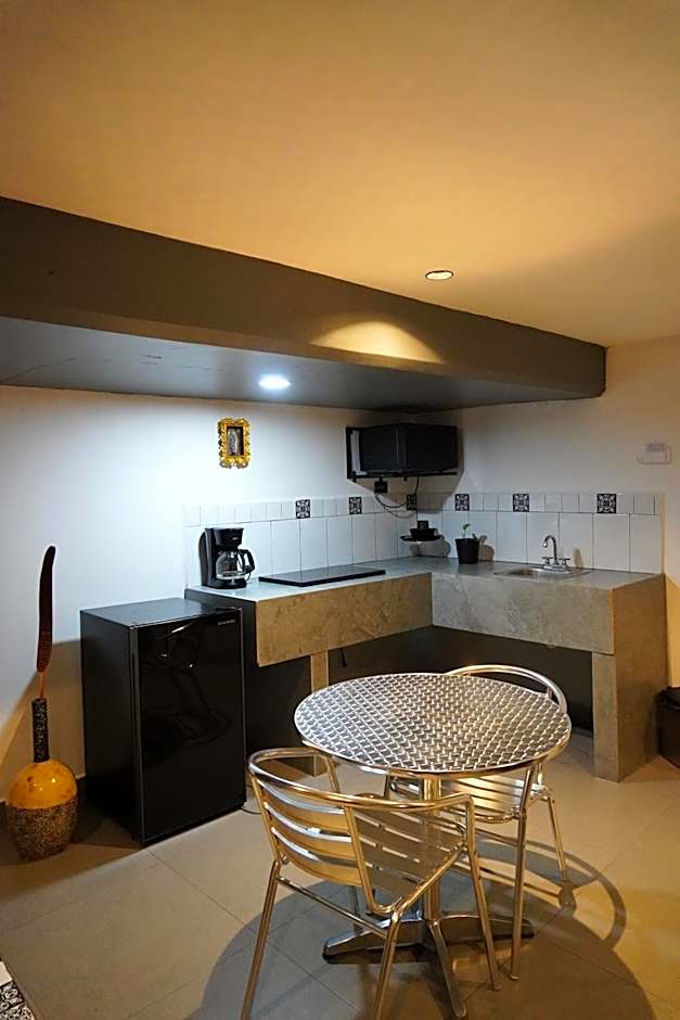 Estudios amueblados y equipados con cocineta en ubicación Céntrica MTY