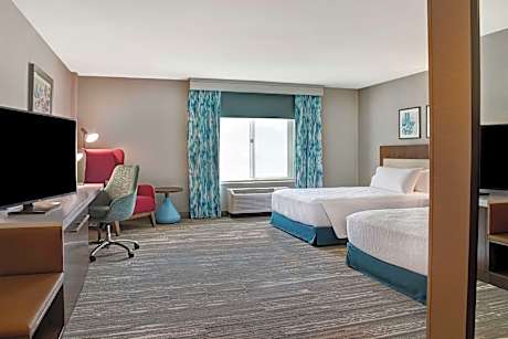 2 QUEEN MOBILITY/HEARING ACCESS W/RI SHOWER