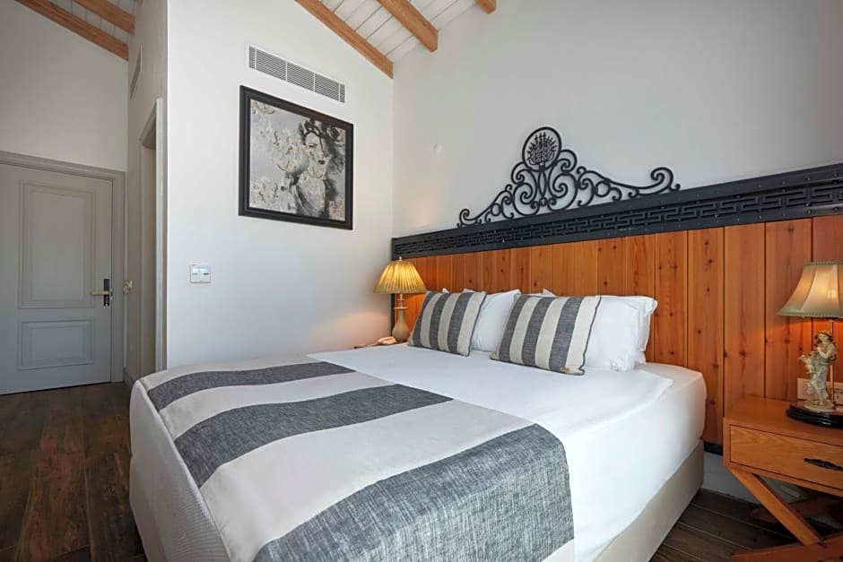 AlaBora Hotel