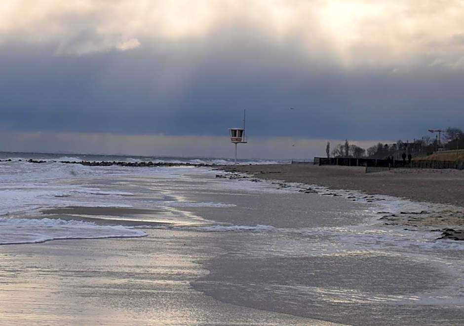 Hotel Sonnenschein - Spielerei im Sonnenschein