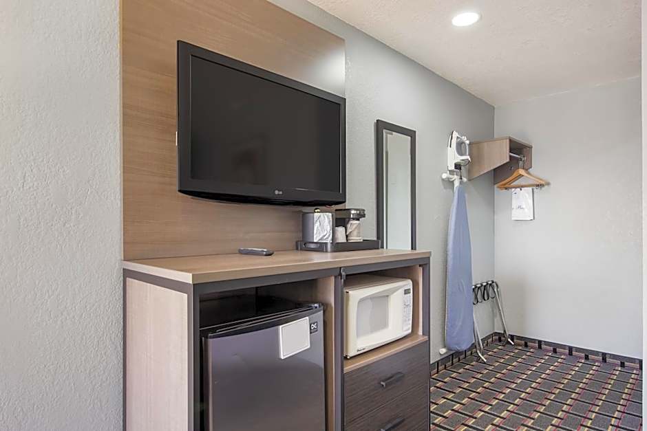 Knights Inn & Suites Salem, IN