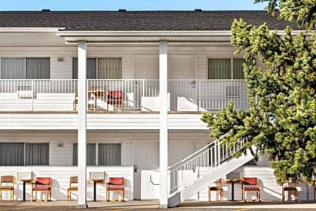 Queen Room with Two Queen Beds - Pet Friendly/Non-Smoking