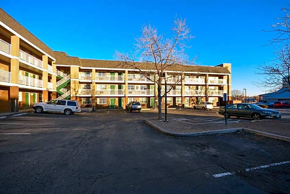 HomeTowne Studios Denver - Lakewood West