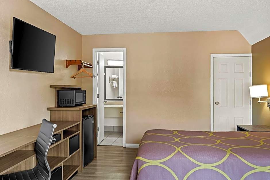 Super 8 by Wyndham Brownsburg