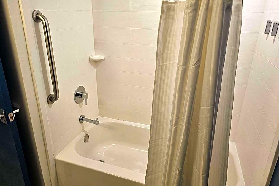 District 3 Hotel, Ascend Hotel Collection