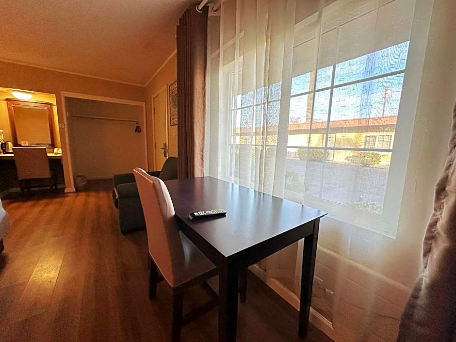 Royal Inn and Suites