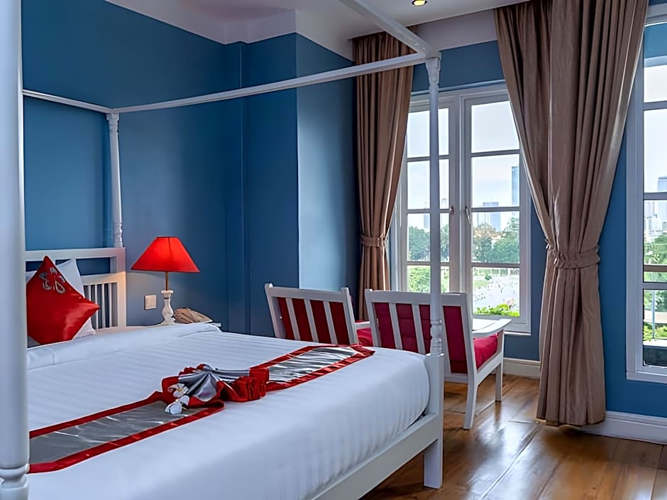 The Frangipani Royal Palace Hotel