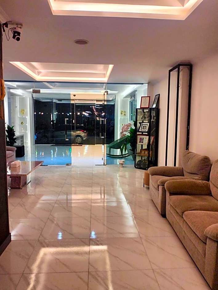 Titanic Residence-7 minute walk to the Beach