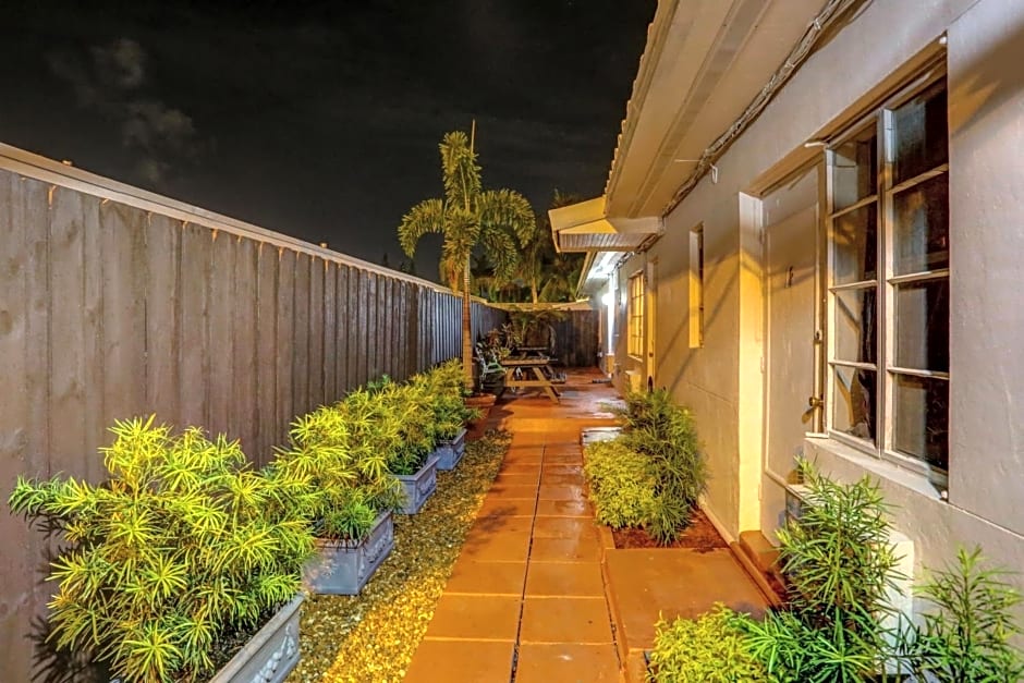 Green Seas Motel