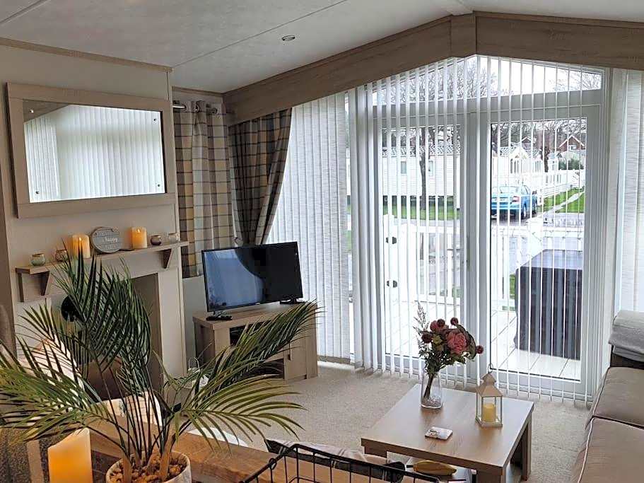 Forest Getaway, sleeps 6 at Bashley, leisure PASS included