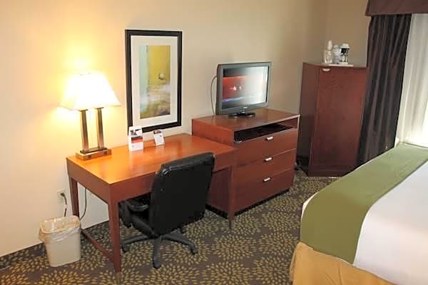 Holiday Inn Express Hotel & Suites Starkville