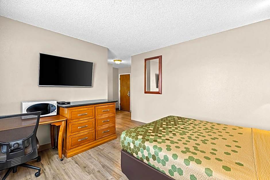Rodeway Inn & Suites Portland West - Beaverton
