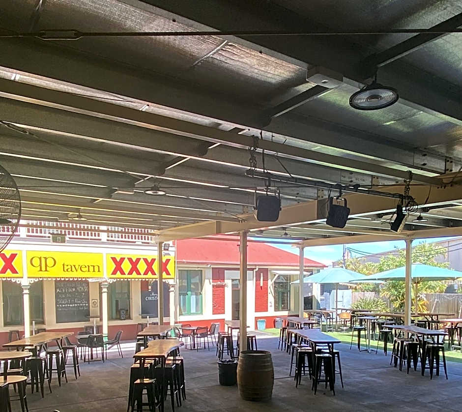 Queensport Tavern And Motel