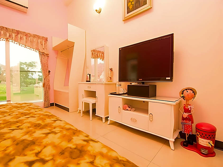 Jen Ti Rainbow House