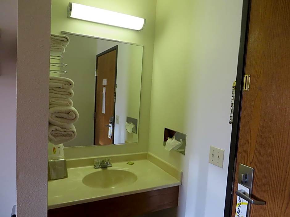 Super 8 by Wyndham Centerville