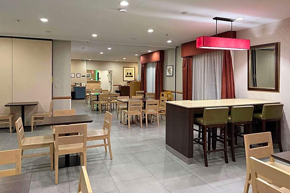 Country Inn & Suites by Radisson, Elgin, IL