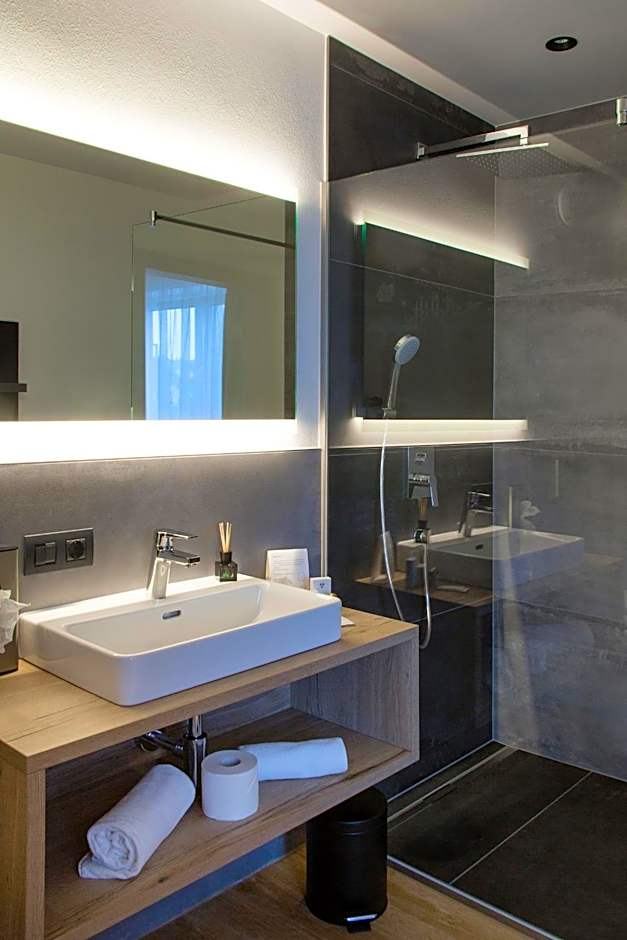 Patrix Hotel, Restaurant, Bar