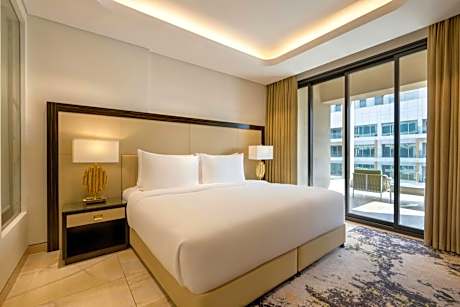 One-Bedroom Premium King Suite Apartment with Partial Sea View