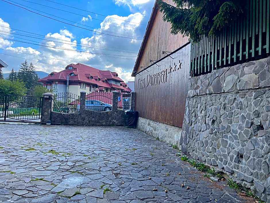 Casa Dunarea by Genco