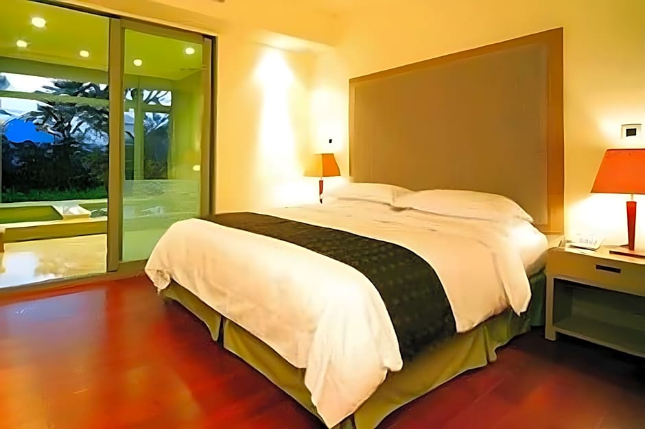 Cedarwood Villa