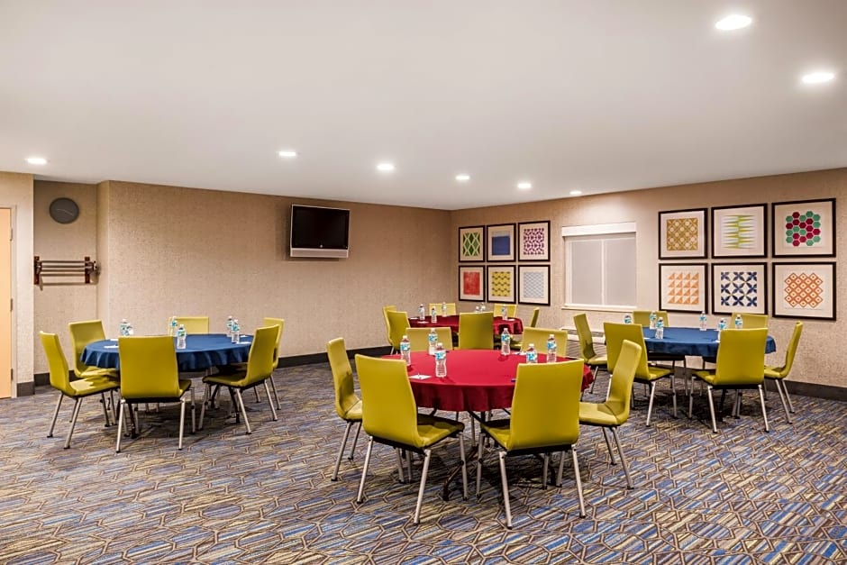 Holiday Inn Express Warrenton Hotel By IHG